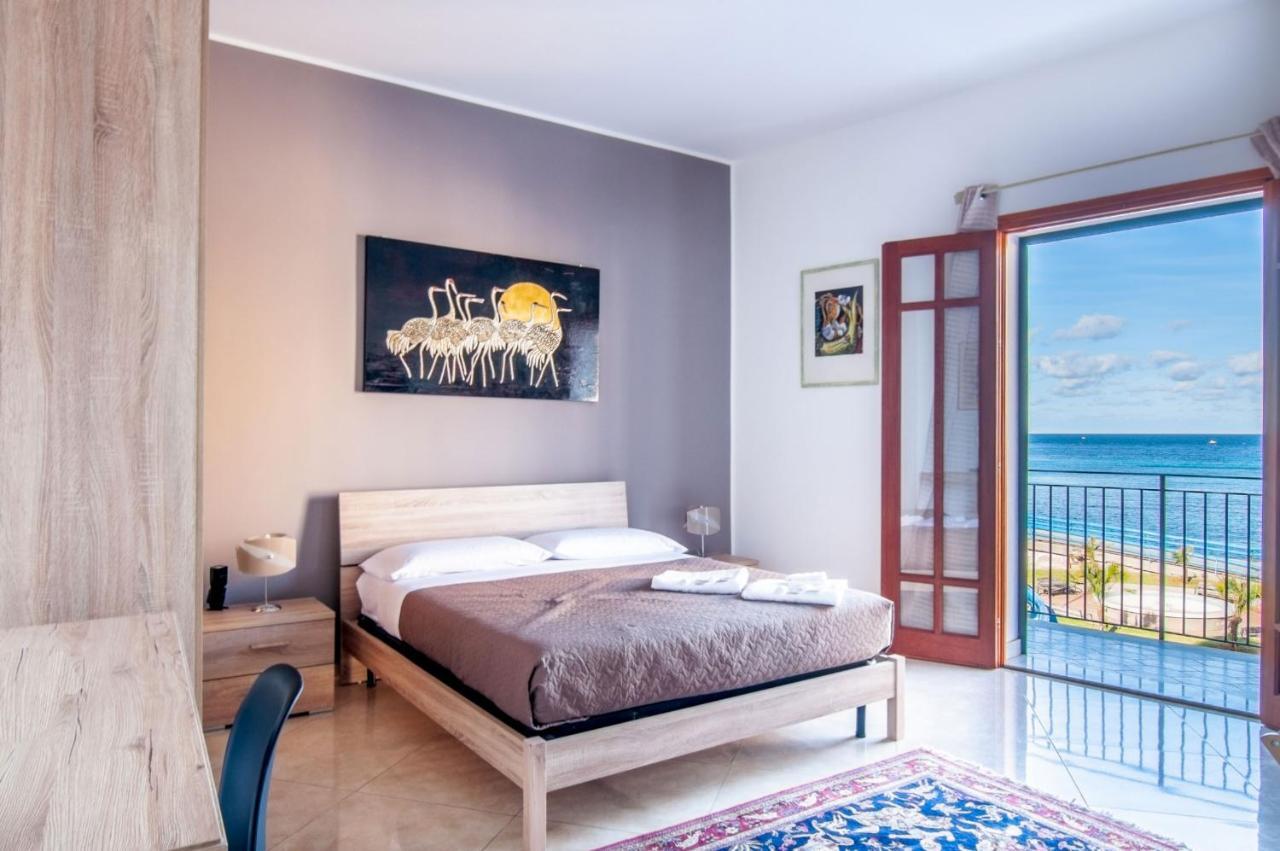 B&B Una Terrazza Sul Golfo Di Сферакавало Екстериор снимка